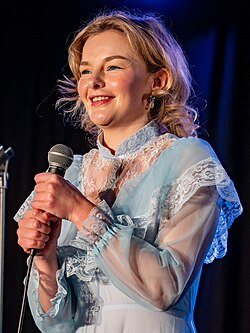 Abby Howells at the 2025 Edinburgh Festival Fringe 05 (cropped)