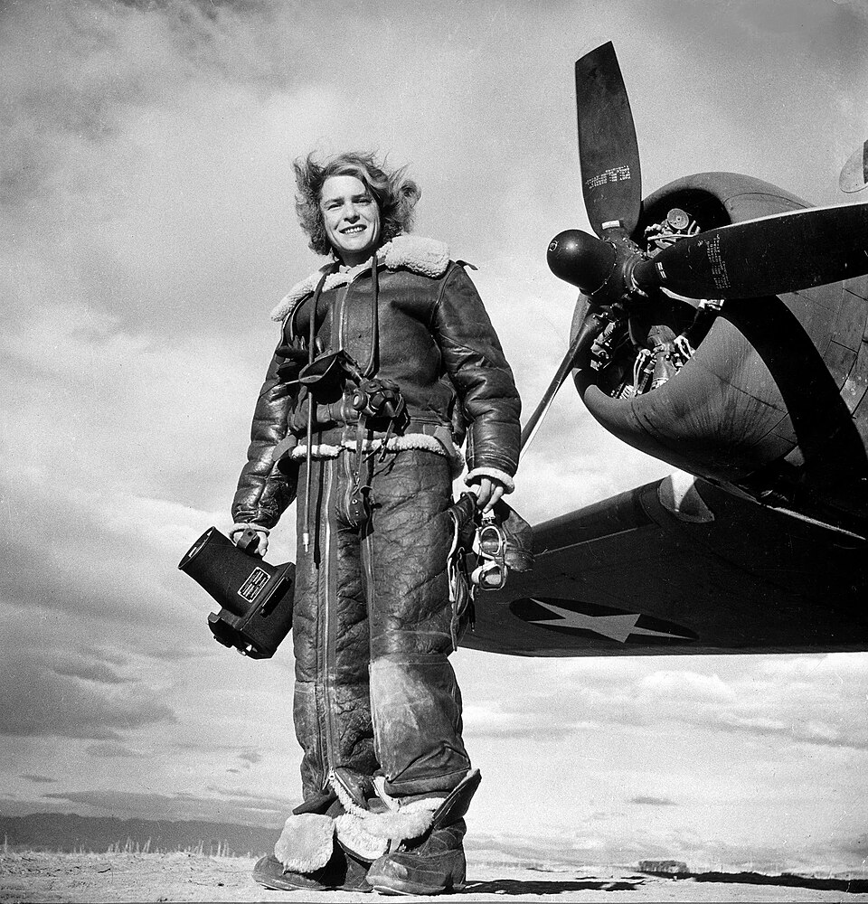 File:Margaret Bourke-White with the U.S. 8th Air Force.jpg