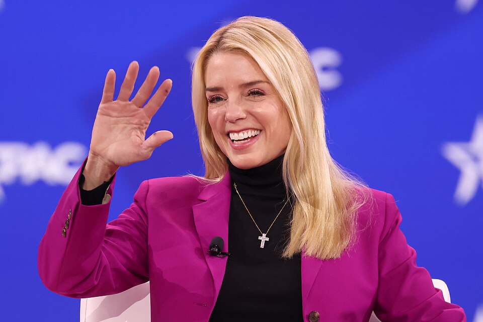 File:Pam Bondi (54349613479).jpg